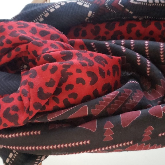 ZARA Printed Blanket Scarf 54" x 80" - Picture 3 of 9